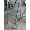 Image 6 : Aluminum 4FT Step Ladder and Stepper with Paint Tray