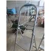 Image 7 : Aluminum 4FT Step Ladder and Stepper with Paint Tray