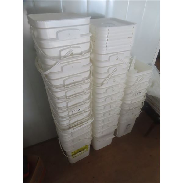 25(+/-) Plastic Good Grade 10kg Pails