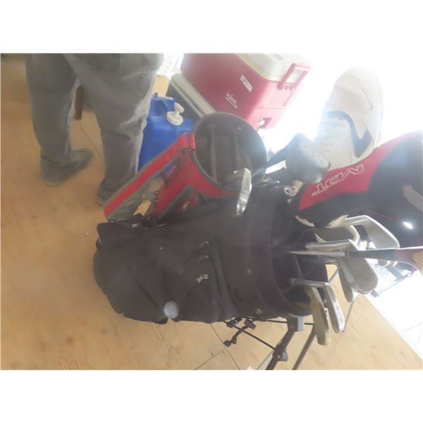 13 Right Handed Golf Clubs 2 Bags and Stand