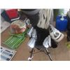 Image 2 : 13 Right Handed Golf Clubs 2 Bags and Stand