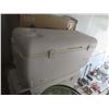 Image 2 : 2 Igloo Xlarge Coolers 39x17x20