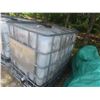 Image 2 : 200 Gallon Water Tank with Metal Frame
