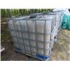 Image 3 : 200 Gallon Water Tank with Metal Frame