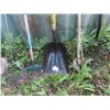 Image 3 : 7 Yard Tools Shovels, Edger, PitchFork
