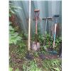 Image 4 : 7 Yard Tools Shovels, Edger, PitchFork