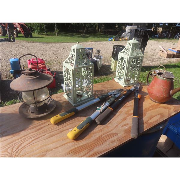 2 Yard Clippers Garden Décor Metal Laterns Watering Can 