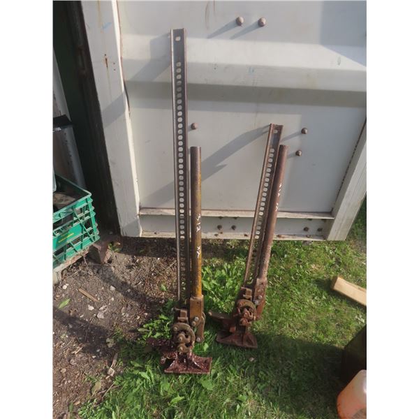 2 Jackalls 48'' and 36''