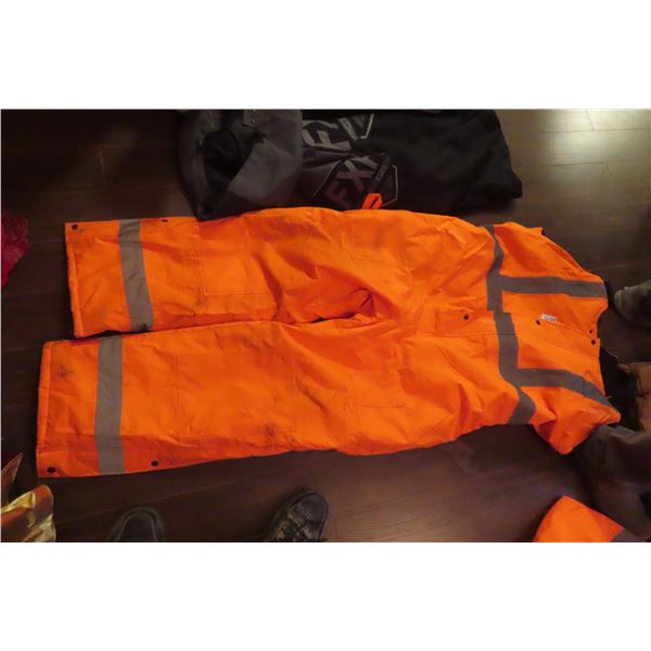 2 Piece Hunting Suit Size 2 XL + Insulated Coveralls Size 3XL 