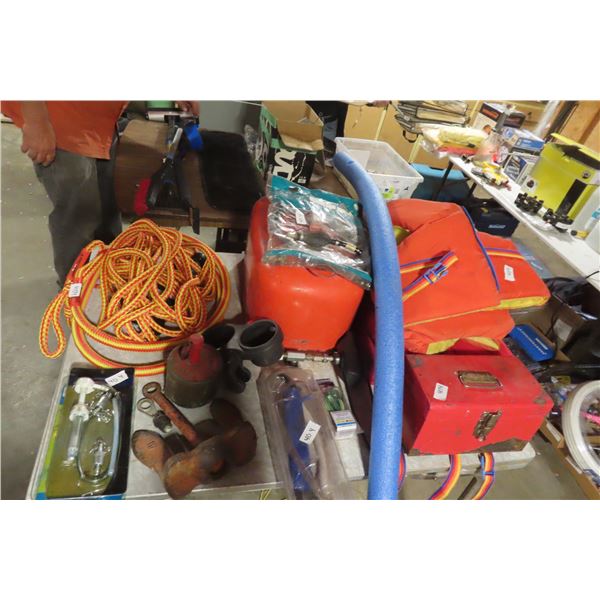 4 Life Jackets, Bungee Boat Tow Rope, Bilge Pump