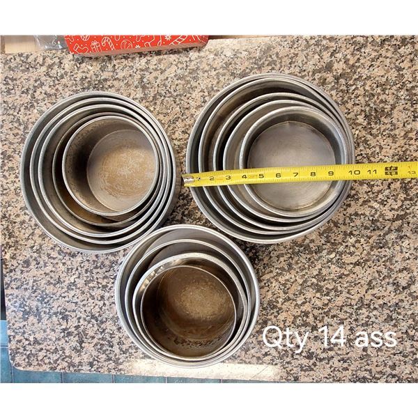 LOT DE 14 MOULES, GRANDEUR ASSORTIE