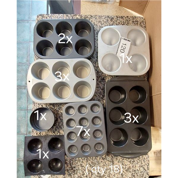 LOT DE 20 MOULES À MUFFINS ASSORTIS