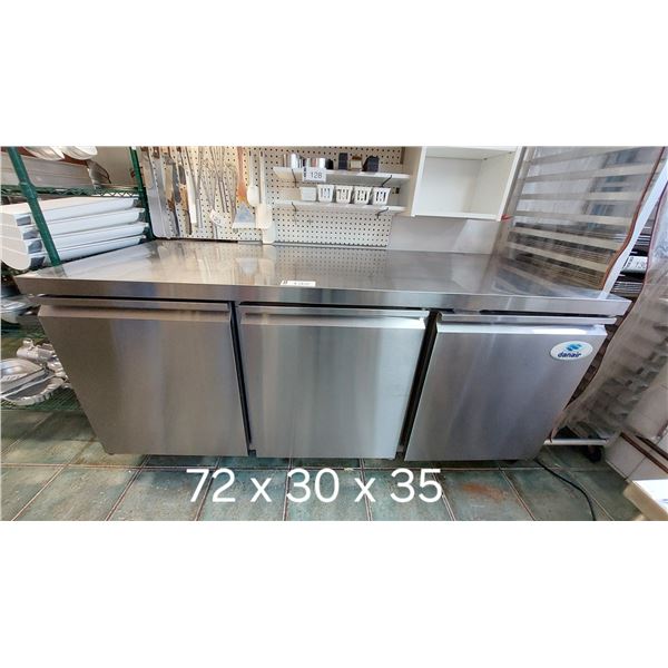 COMPTOIR RÉFRIGÉRÉ 3-PORTES DANAIR, COMPRESSEUR INTÉGRÉ 110V 72" X 30" X 35"