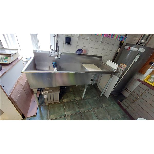 ÉVIER DOUBLE EN INOX. A/ ROBINET 72" X 27" X 36"