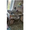 Image 4 : ÉVIER DOUBLE EN INOX. A/ ROBINET 72" X 27" X 36"