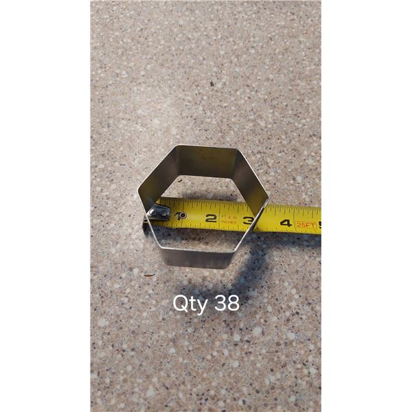 LOT DE 38 EMPORTE-PIÈCE DIVERS