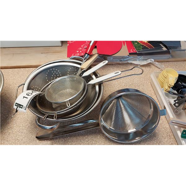 LOT DE TAMIS ASSORTIS