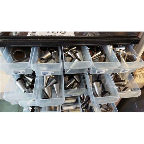 LOT DE DOUILLES ASSORTIES A/ COFFRE