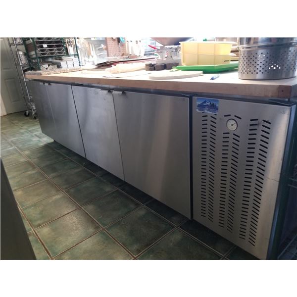 TABLE DE PRÉP. RÉFRIGÉRÉ 110" X 36" X 36", 4 PORTES REF PLUS.