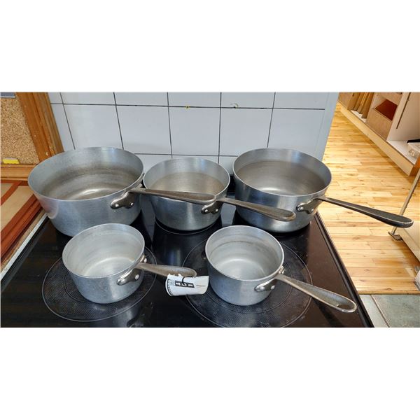 LOT DE 5 CHAUDRONS ASSORTIS