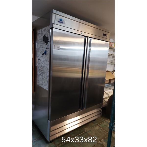 RÉFRIGÉRATEUR DANAIR 54" X 33" X 82"
