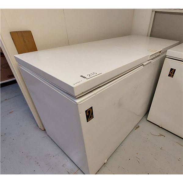 CONGÉLATEUR TOMBEAU  65" X 27-1/2" X 36
