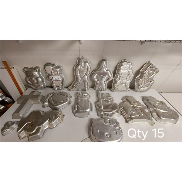 LOT DE 15 MOULES À GÂTEAU 2D