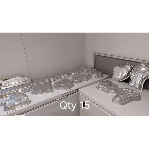 LOT DE 15 MOULES À GÂTEAU 2D