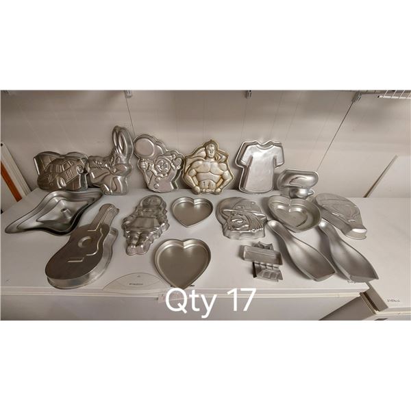 LOT DE 17 MOULES À GÂTEAU 2D