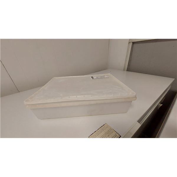 LOT DE 26 CONTENANTS