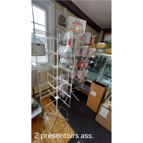 LOT DE 2 PRÉSENTOIRS ASSORTIS