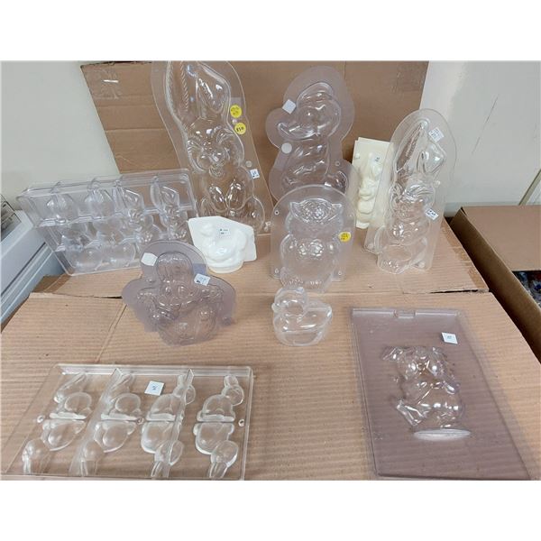 LOT DE 70+ MOULES À CHOCOLAT ASSORTIS