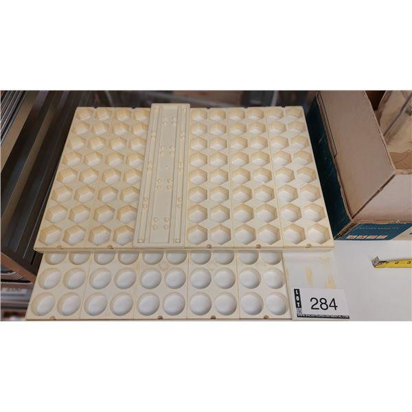 LOT DE 2 MOULES DIVERS POUR MOUSSE