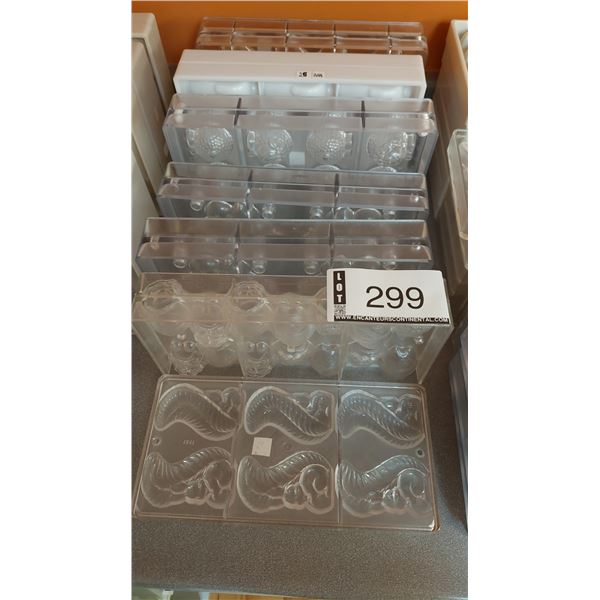 LOT DE 7 MOULES À CHOCOLAT ASST. EN POLYCARBONATE