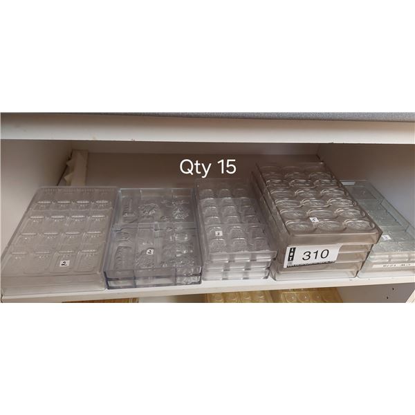 LOT DE 15 MOULES À CHOCOLAT ASST. EN POLYCARBONATE