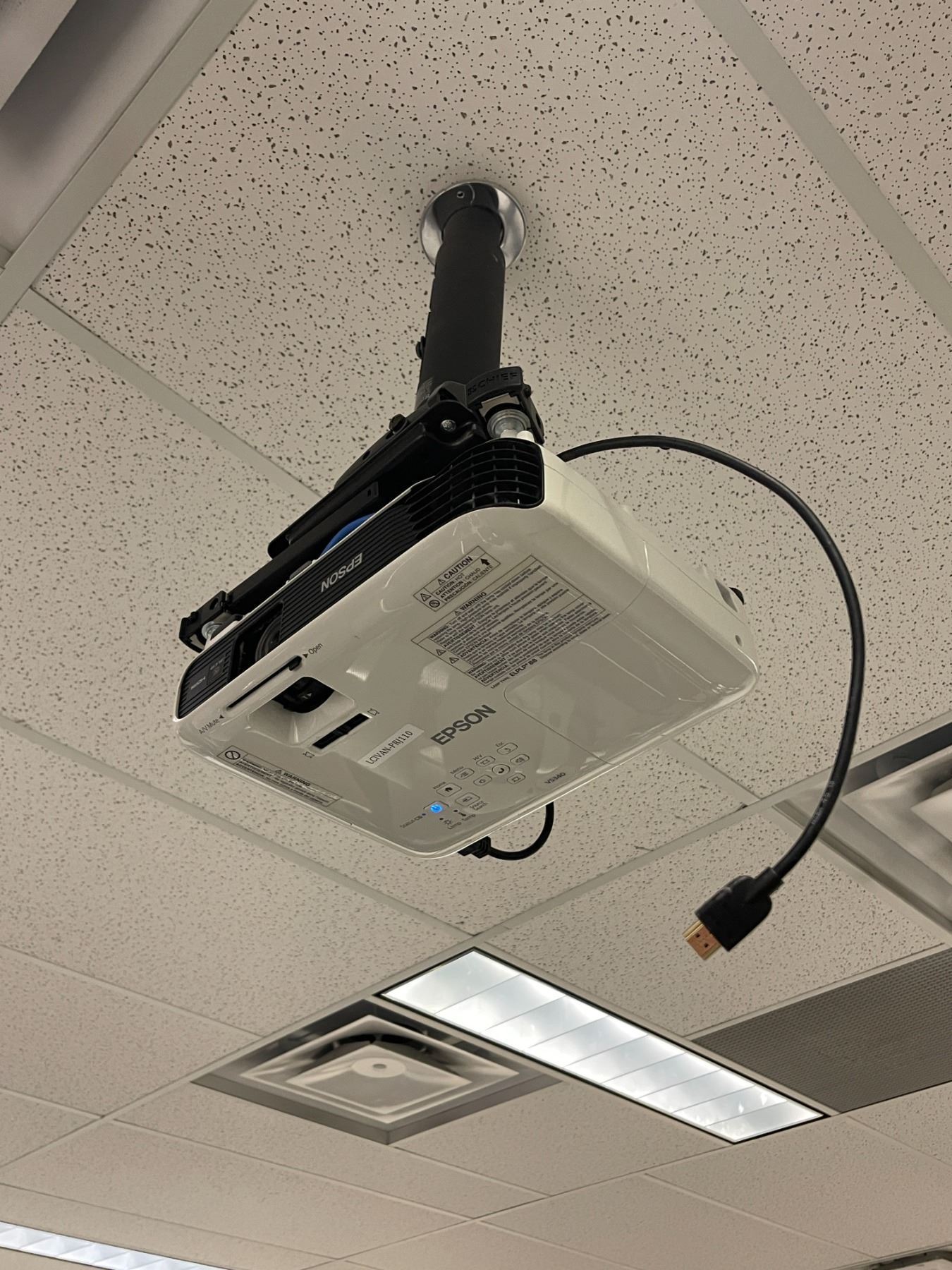 Projector Scan Remote L1 - Epson 3LCD Overhead Projector & Drop Down Screen & Remote