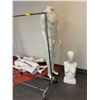 Image 2 : L1 - Group - Mannequins & Clothing rack