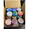 Image 4 : 33-Pack Box of Scented Single-Wick Candles in Colorful Design Tins - New