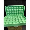 Image 3 : Stackable Round Ice Cube Tray Set with Lids and Ice Storage Bin - New
