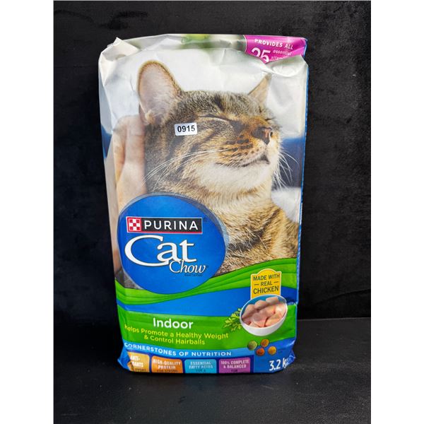 1 3.2KG Bag of Purina Indoor Cat Chow Made with Real Chicken - New