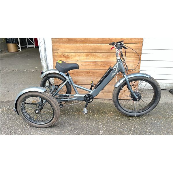 HYPER 36V ELECTRIC ASSIST E-TRIKE WITH BATTERY (NO KEY, FRONT BRAKE ISSUES, NO CHARGER