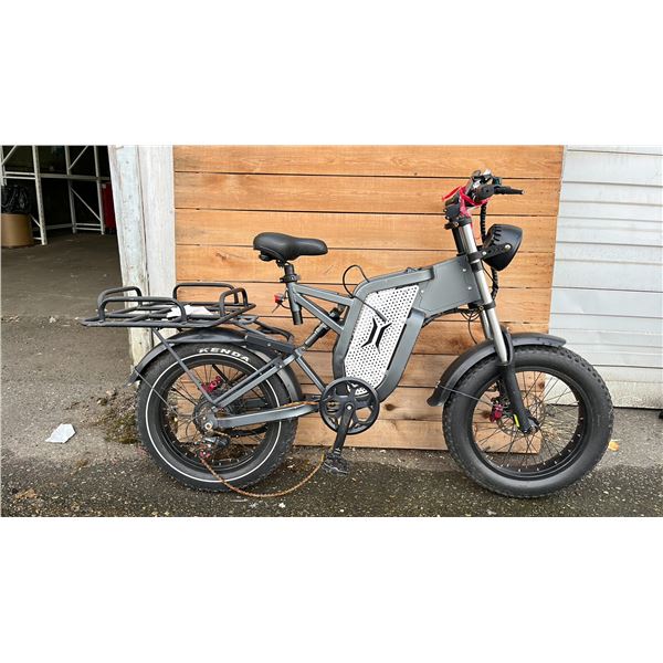 7-SPEED FAT TIRE E-BIKE WITH REAR BASKET (NO BATTERY, NO KEY, UNKNOWN WORKING CONDITION)