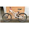 Image 2 : NORCO WHITE 8 SPEED BIKE