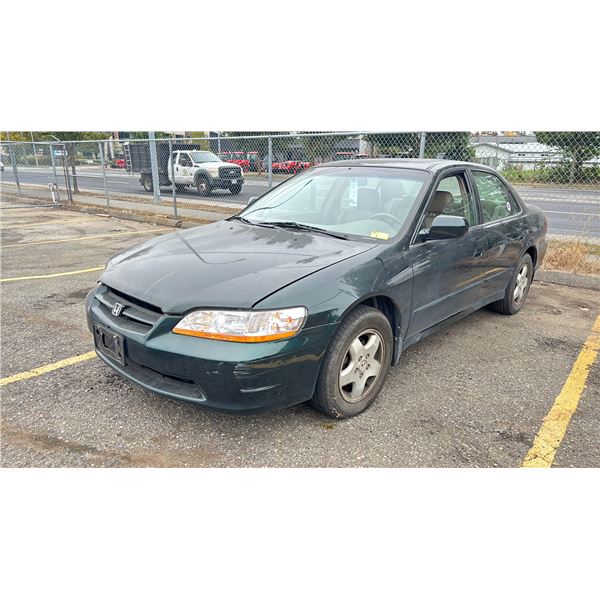2000 HONDA ACCORD V6, 4 DOOR SEDAN, GREEN, VIN 1HGCG1652YA802803