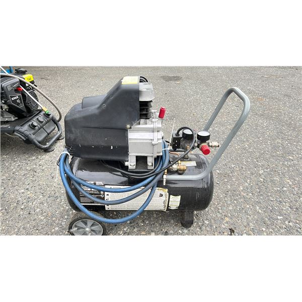 CONSTRUCTION CREW TA-2530B 8 GALLON 125 PSI PORTABLE AIR COMPRESSOR