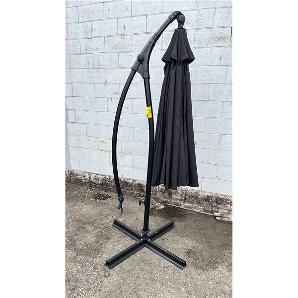 BLACK OUTDOOR PATIO UMBRELLA WITH STAND