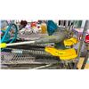 Image 2 : 4 OARS, GARDEN HOSE & YARDWORKS ELECTRIC TRIMMER