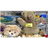 Image 2 : SHELF OF ASSORTED STUFFED ANIMALS