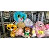 Image 2 : SHELF OF ASSORTED STUFFED ANIMALS
