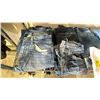 Image 2 : SHELF OF ASSORTED BRANDS/SIZES OF WOMENS JEANS